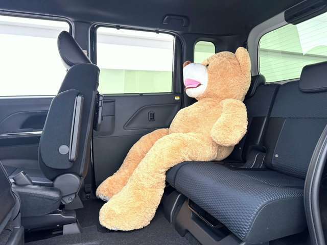 当社スタッフの岩浜くん（身長約160cm）に実際に乗車してもらいました。サイズ感の参考にぜひご覧ください。