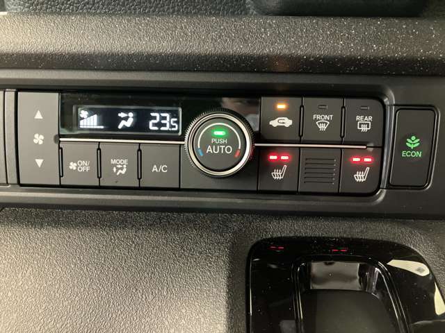 プラズマクラスター技術搭載フルオートエアコンディショナーで車内の空気をキレイに保ちます。