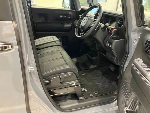 運転席・助手席にはシートヒーターを装備しておりますので、快適にお使いいただけます！