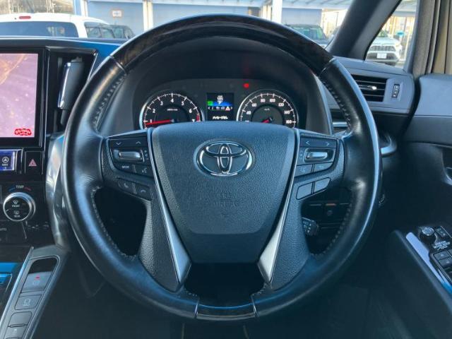 WECARSの展示場では実際に見て、触ってお車をお選びいただけます！知識の豊富な営業スタッフが様々なカーライフをご提案いたします！