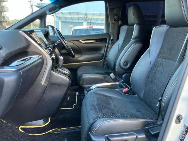 WECARSでは各商談席に大型モニターをご用意しております！見やすい大画面でゆったりと全国の在庫をご覧いただけます！是非ご来店お待ちしております！