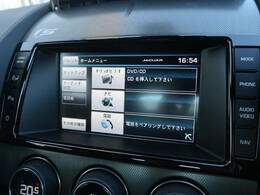 タッチスクリーンのナビゲーションも優れた操作性と機能性を誇っております。Bluetooth等のメディアに対応し、専用のサウンドシステムも装備しております。