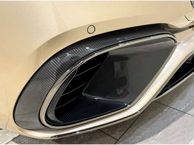 ■AMGカーボンパッケージ ￥1，377，000-・AMGカーボンエクステリアパッケージ・AMGカーボンファイバーインテリアトリム