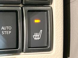 【シートヒーター】寒い日に重宝するシートヒーター！エアコンより早く温まってくれるので寒がりの人も安心ですね♪エアコンの温風は乾燥するから苦手、という方にもをおすすめです。