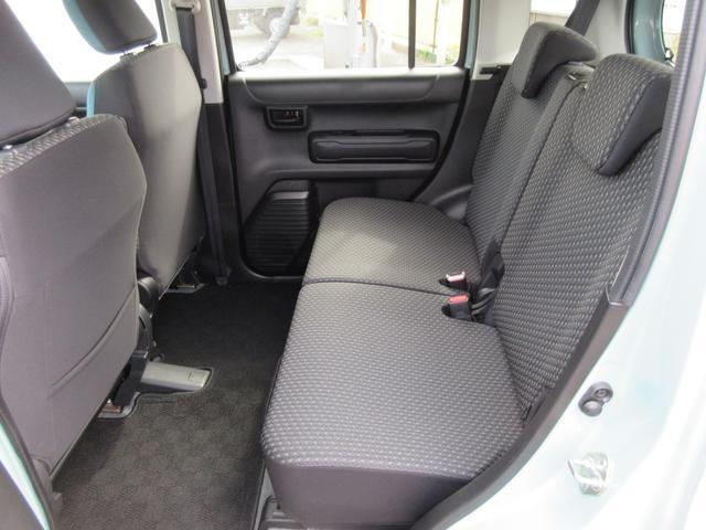 リアシート！以外と見落とし部分かもしれませんが、一緒に乗車される方の為にいろんな工夫が施されてますよ！また最近はお荷物乗せられたりする場合もいろいろアレンジできるようになっているお車が多いですよ！