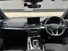 【純正メモリナビ】アップルカープレイやブルートゥース接続など多彩な機能を併せ持っており、インパネ周りがすっきりしてますね！