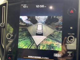 【マルチテレインモニター】車のフロントやサイドのカメラ画像を同時にモニター表示することで、悪路や狭い道を走行時でも周囲の状況確認ができ安心！本格SUVにうれしい装備です♪