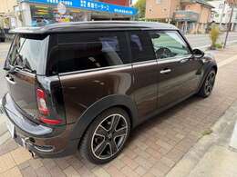 運転席側も観音開きの為、後部座席へのエントリーも楽です。