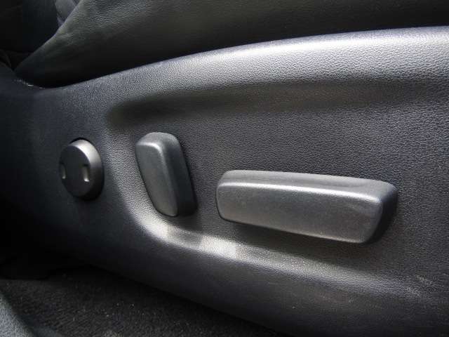 【パワーシート】電動でシートを動かせます。高級車は違いますね♪動作も確認済みです☆
