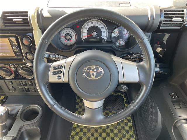 【ステアリング】軽い力で扱いやすいハンドルです。目立つ傷やスレなどなく綺麗な状態です！除菌プランいれていただくとさらに快適に！清潔なお車はお子様にも安心ですね！