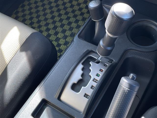 【シフトレバー】シフトも操作しやすく快適なドライブを楽しんでいただけます！