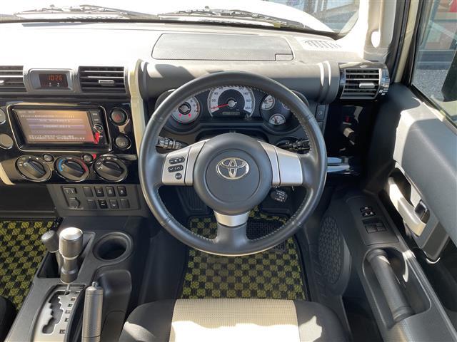 【ステアリング】軽い力で扱いやすいハンドルです。目立つ傷やスレなどなく綺麗な状態です！除菌プランいれていただくとさらに快適に！清潔なお車はお子様にも安心ですね！