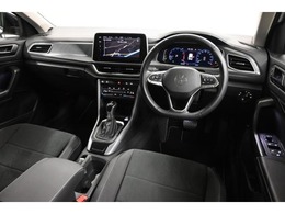 人を中心とした機能的なインテリア。フォルクスワーゲン車は、使いやすさと、視界の良さにもこだわっています。