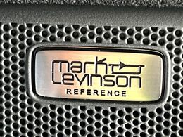 【マークレビンソンサウンドシステム】メーカーオプションの高品位サウンドシステムを搭載。専用のチューニングが施された大小様々なスピーカーから良質なサウンドが奏でられ、臨場感あふれる音響空間を演出します。