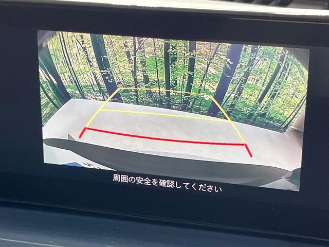 【バックカメラ】駐車時に後方がリアルタイム映像で確認できます。大型商業施設や立体駐車場での駐車時や、夜間のバック時に大活躍！運転スキルに関わらず、今や必須となった装備のひとつです！