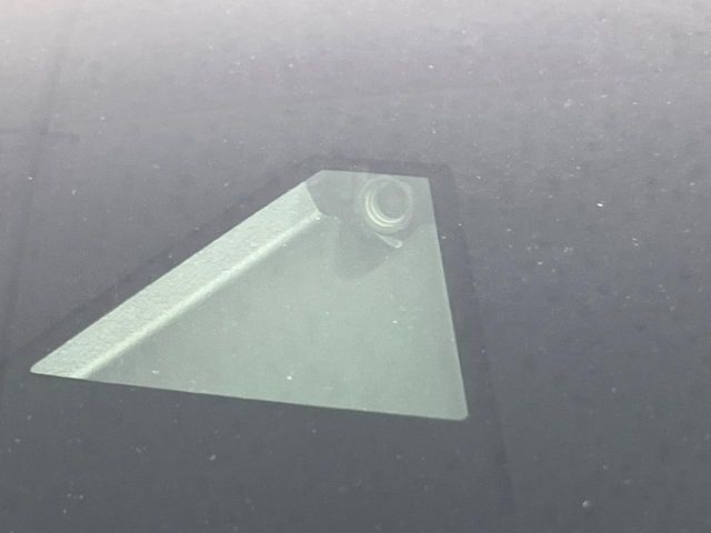 【i-ACTIVESENSE】走行中に前方の車両等を認識し、衝突しそうな時は警報とブレーキで衝突回避と被害軽減をアシスト。より安全にドライブをお楽しみいただけます。