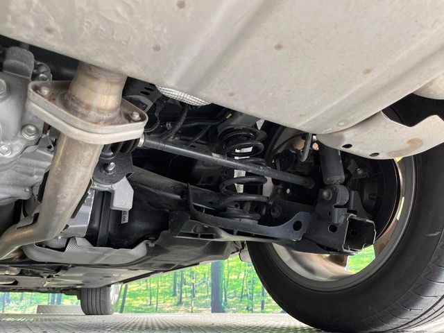 お車を安心してお乗りいただく為には、足回りの定期点検が欠かせません。サービスサポート（有償保証）では無料点検もご提供しており、安心のカーライフをお過ごしいただけるサポート体制が整っています。