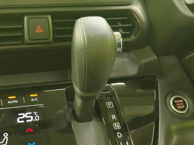 WECARSの展示場では実際に見て、触ってお車をお選びいただけます！知識の豊富な営業スタッフが様々なカーライフをご提案いたします！
