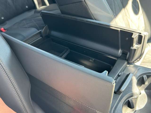 安心してカーライフを初めていただく事が出来る様、納車前にディーラー整備工場もしくは熟練メカニックが在籍する輸入車専門の整備工場にて点検を行い必要な整備を致します。