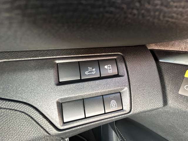 LIBERALAでは多種多様の車種をご用意させて頂いております。お客様がご納得いくまで、そのお車の持つ特性を五感すべてで感じ取っていただける場をご提供致します