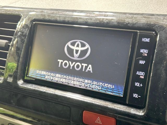 【メーカー純正ナビ】インテリアに溶け込むスタイリッシュな「専用設計」メーカーナビを装備♪視認性や操作性など基本性能にも優れ、より上質なカーライフをお楽しみいただけます。
