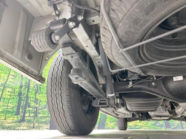 お車を安心してお乗りいただく為には、足回りの定期点検が欠かせません。サービスサポート（有償保証）では無料点検もご提供しており、安心のカーライフをお過ごしいただけるサポート体制が整っています。