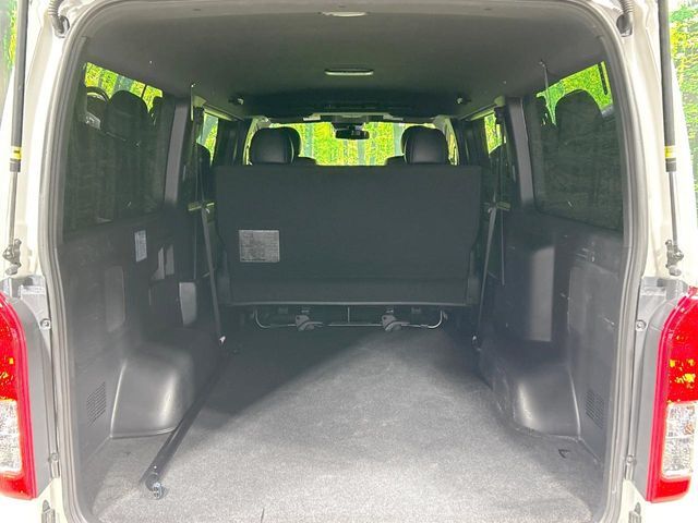 普段のお買い物や通勤、送迎等に十分な荷室スペースを確保しております。セカンドシートを倒すと、大きな荷物の積載も可能です♪