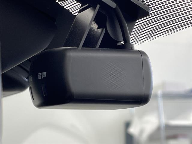 【バックミラー】大きくて見やすいので、後方を見るときも安心です！