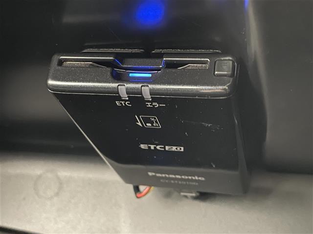 【ETC】有料道路の乗り降り時に停車することなくスマートに乗り入れが可能になったり、割引を受けることができる嬉しい装備です。