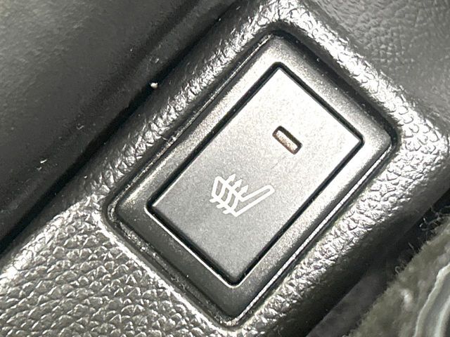 【シートヒーター】寒い日に重宝するシートヒーター！エアコンより早く温まってくれるので寒がりの人も安心ですね♪エアコンの温風は乾燥するから苦手、という方にもをおすすめです。