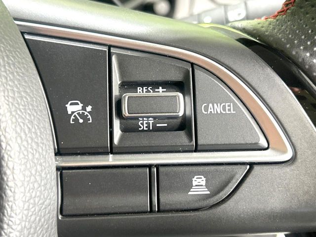 【アダプティブクルーズコントロール】高速道路での長距離走行が楽に！！自動で速度を保つクルーズコントロールが、衝突軽減システムと連携し、前方の車両を感知して車間を保つように速度調節してくれます！！