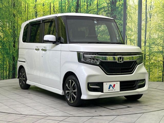 大好評のボディコーティング「弾スプラッシュコート」もご納車までに施工可能。通常のガラスコートと異なる、耐久年数6年の無機質ガラスコーティングが、ボディをキレイな状態に保ってくれます。