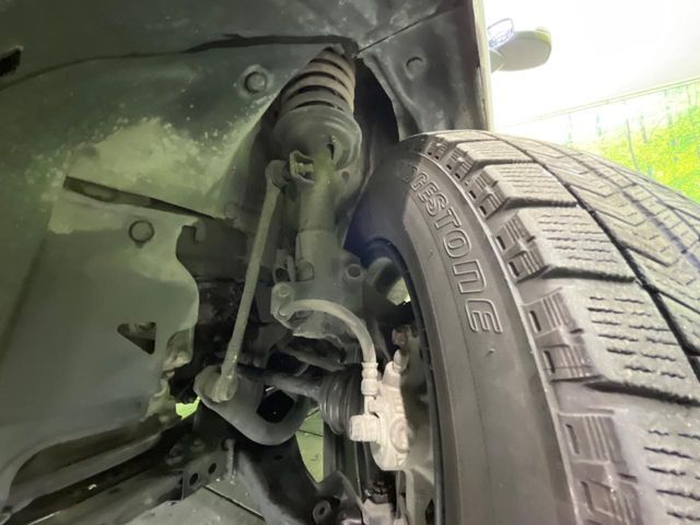 お車を安心してお乗りいただく為には、足回りの定期点検が欠かせません。サービスサポート（有償保証）では無料点検もご提供しており、安心のカーライフをお過ごしいただけるサポート体制が整っています。