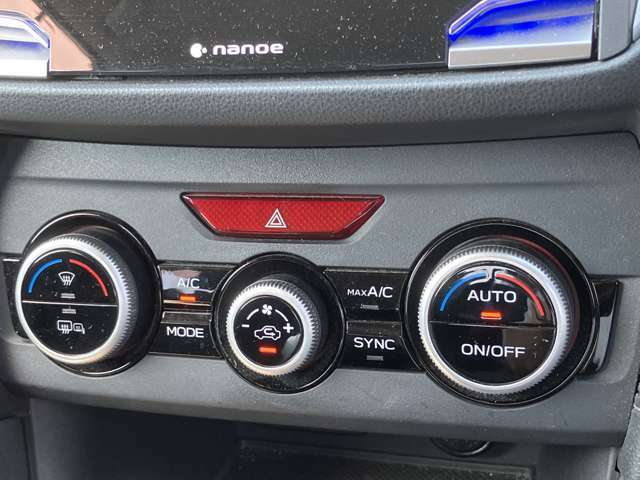 オートエアコンもついておりますので、快適な温度で運転が出来ます。