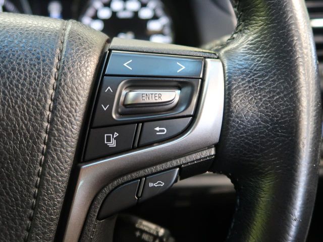 【プリクラッシュセーフティ】前方の車両等を検知し、衝突しそうな時は警報で注意を促し、ブレーキを踏む力をサポート。ブレーキを踏めなかった場合は衝突被害軽減ブレーキが作動、衝突回避をサポートします。