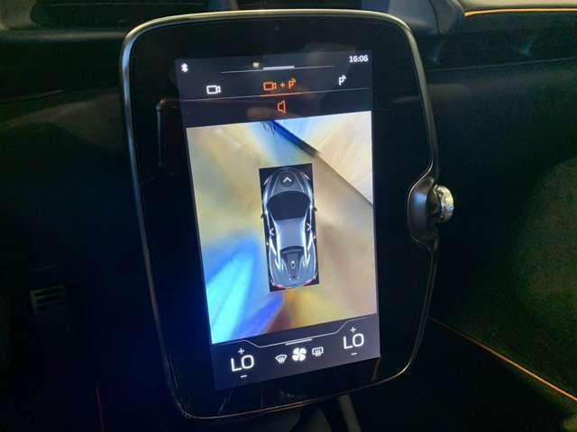 360°カメラやクリアランスソナー装備ですので駐車が苦手な方でも安心して駐車して頂きます。