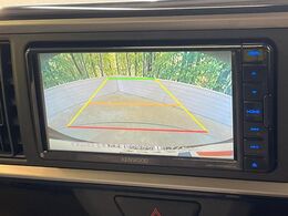 【バックカメラ】駐車時に後方がリアルタイム映像で確認できます。大型商業施設や立体駐車場での駐車時や、夜間のバック時に大活躍！運転スキルに関わらず、今や必須となった装備のひとつです！