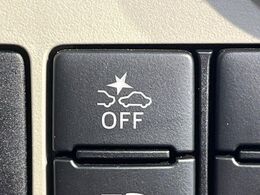 【スマートアシスト】走行中に前方の車両等を認識し、衝突しそうな時は警報とブレーキで衝突回避と被害軽減をアシスト。より安全にドライブをお楽しみいただけます。