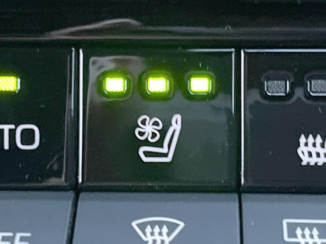 【シートベンチレーション】夏場は涼しい風でお尻や背中の熱やムレを防ぎ、冬はエアコンよりも早く温まってポカポカに！季節を問わず快適に過ごせます。