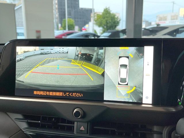 【パノラミックビューモニター】専用のカメラにより、上から見下ろしたような視点で360度クルマの周囲を確認することができます☆死角部分も確認しやすく、狭い場所での切り返しや駐車もスムーズに行えます。