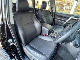 運転席　気になるシミ、汚れも少なく良好なコンディションです♪