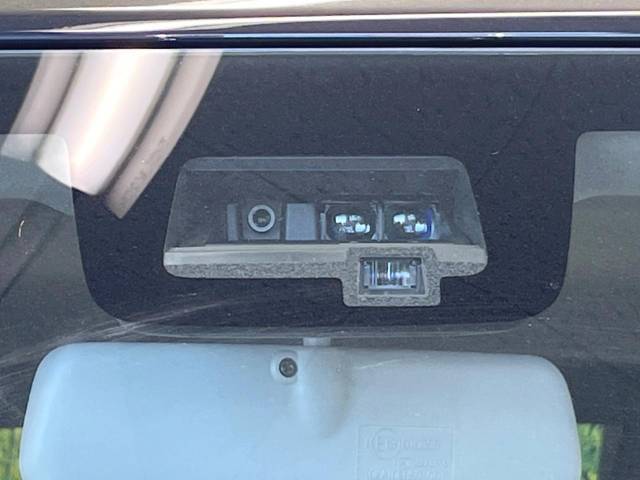 【スズキ　セーフティサポート】走行中に前方の車両等を認識し、衝突しそうな時は警報とブレーキで衝突回避と被害軽減をアシスト。より安全にドライブをお楽しみいただけます。