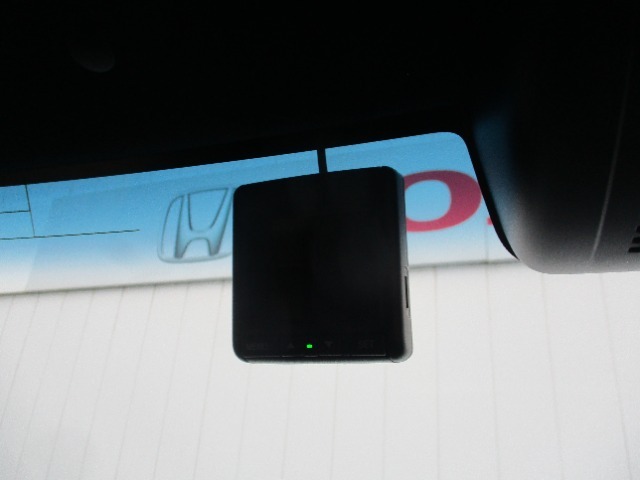 フロントドライブレコーダーになります。