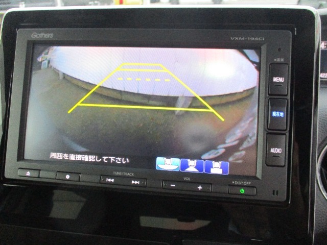 バックカメラで駐車が苦手な方も安心です。