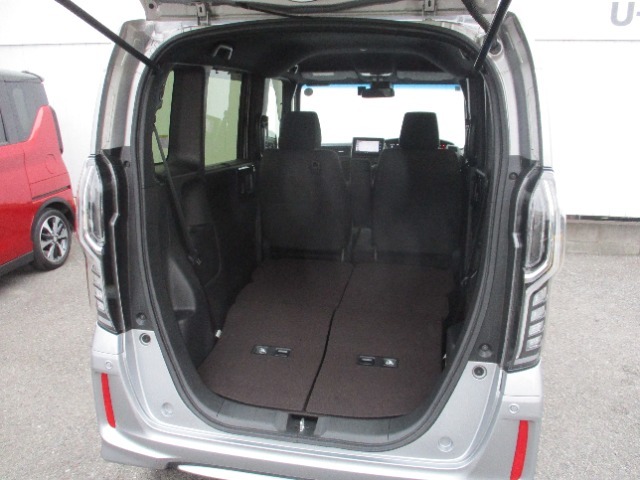 2列目シートを倒すと更に広くご利用いただけます。