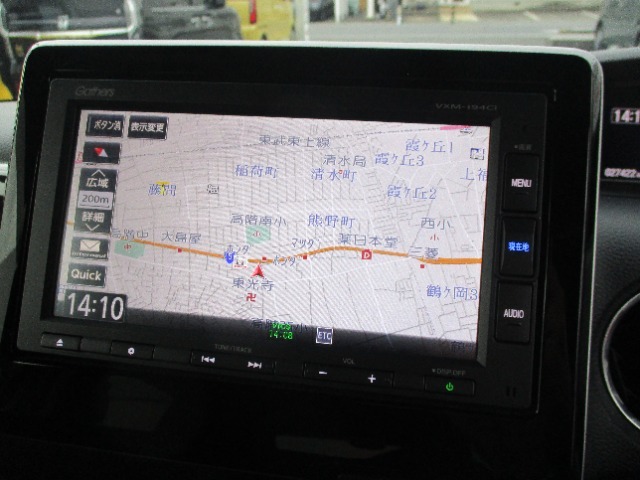 メモリーナビを装備しております。　お出かけに大変便利です。