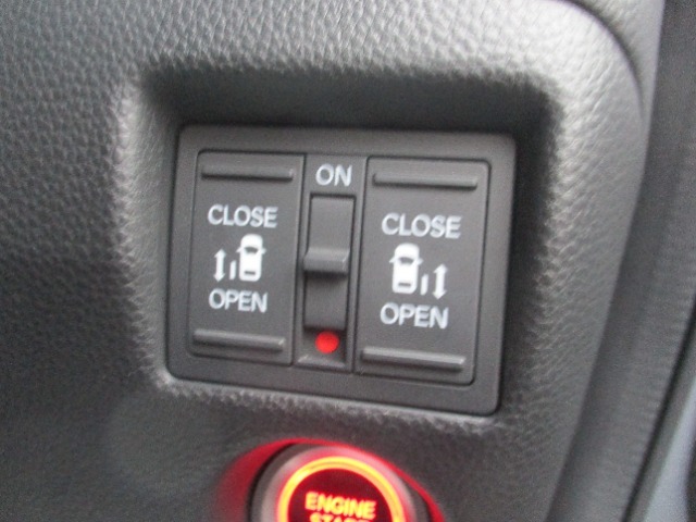 両側電動スライドドアで乗り降り楽々。