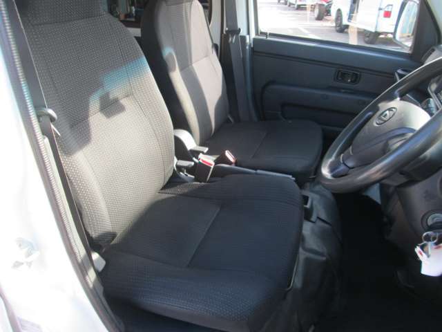 当店では気持ちよく乗っていただくために、入庫時に丁寧にルームクリーニングをしております。抗菌・除菌スプレーもかけています。