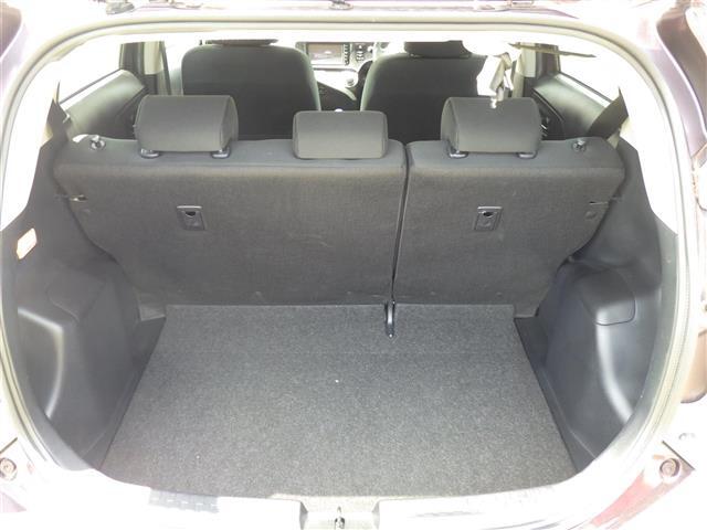 【トランク】積み込みやすくて、たっぷり積める荷室です。シートアレンジできるものは、乗車人数と荷物の量や大きさによってシートを動かすことができるので、より快適なドライブが可能です！