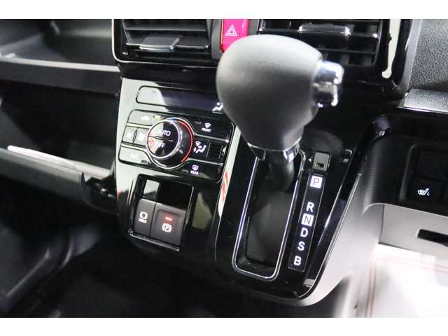 【トランスミッション】CVT（無段変速車）【駆動方式】FF